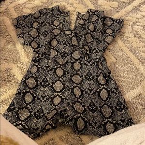 Cute romper !! Size Small